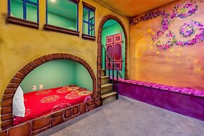 Upstay - Gator Getaway w Pool Hot Tub Theme Rooms