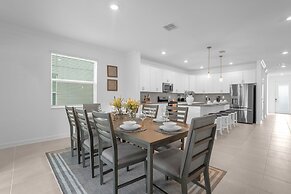 Upstay - NEW Build at Championsgate With Pool Spa