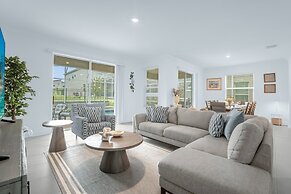 Upstay - NEW Build at Championsgate With Pool Spa