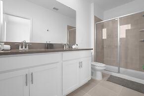 Upstay - NEW Build at Championsgate With Pool Spa