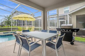 Upstay - NEW Build at Championsgate With Pool Spa