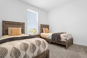 Upstay - NEW Build at Championsgate With Pool Spa