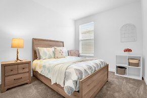 Upstay - NEW Build at Championsgate With Pool Spa