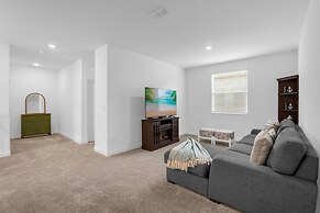 Upstay - NEW Build at Championsgate With Pool Spa