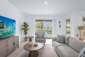 Upstay - NEW Build at Championsgate With Pool Spa