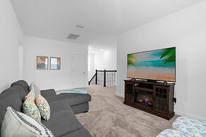 Upstay - NEW Build at Championsgate With Pool Spa