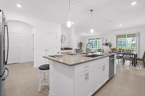 Upstay - NEW Build at Championsgate With Pool Spa