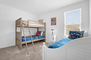 Upstay - NEW Build at Championsgate With Pool Spa