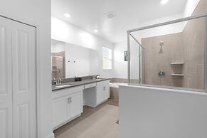 Upstay - NEW Build at Championsgate With Pool Spa