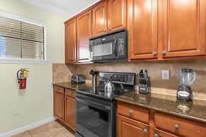 Condo With Private Patio - Near Animal Kingdom