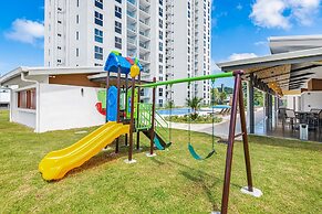 Upstay - Brand New Condo w Pool - 5 Mins to Beach