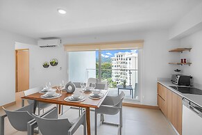 Upstay - Brand New Condo w Pool - 5 Mins to Beach