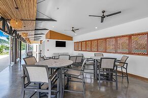 Upstay - Brand New Condo w Pool - 5 Mins to Beach