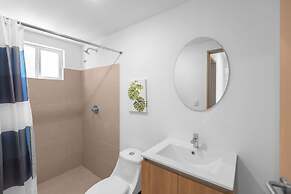 Upstay - Brand New Condo w Pool - 5 Mins to Beach