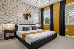 Modern 8BR Family Home With Private Pool BBQ