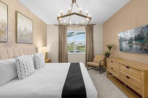 Modern 8BR Family Home With Private Pool BBQ