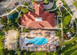 Modern 8BR Family Home With Private Pool BBQ