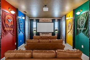 Modern 8BR Family Home With Private Pool BBQ