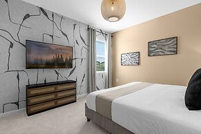 Modern 8BR Family Home With Private Pool BBQ