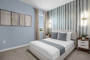 Modern 8BR Family Home With Private Pool BBQ