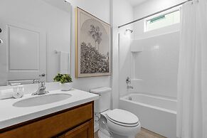 Modern 8BR Family Home With Private Pool BBQ