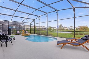 Modern 8BR Family Home With Private Pool BBQ