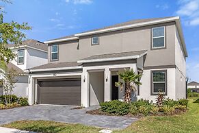 Modern 8BR Family Home With Private Pool BBQ