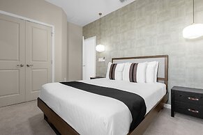 Modern 8BR Family Home With Private Pool BBQ