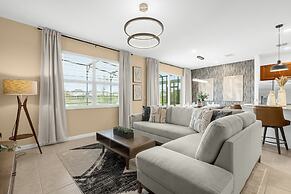 Modern 8BR Family Home With Private Pool BBQ