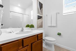 Modern 8BR Family Home With Private Pool BBQ