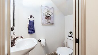 Upstay - 2-home Complex in Govalle for 18ppl