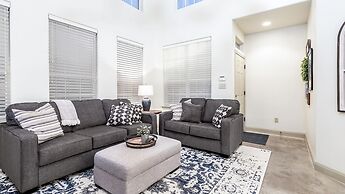 Upstay - 2-home Complex in Govalle for 18ppl