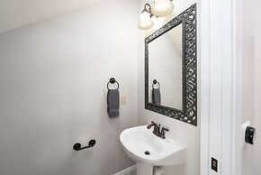 Upstay - 2-home Complex in Govalle for 18ppl