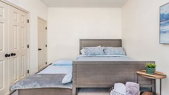 Upstay - 2-home Complex in Govalle for 18ppl