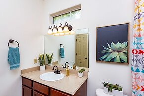 Upstay - 2-home Complex in Govalle for 18ppl