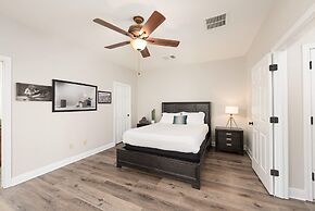 Upstay - 2-home Complex in Govalle for 18ppl