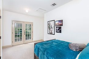 Upstay - 2-home Complex in Govalle for 18ppl