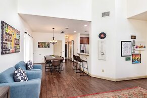 Upstay - 2-home Complex in Govalle for 18ppl