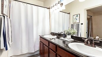 Upstay - 2-home Complex in Govalle for 18ppl