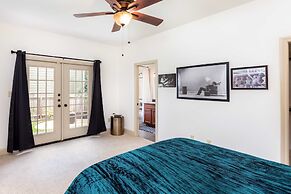 Upstay - 2-home Complex in Govalle for 18ppl