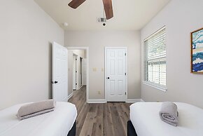 Upstay - 2-home Complex in Govalle for 18ppl