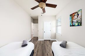 Upstay - 2-home Complex in Govalle for 18ppl