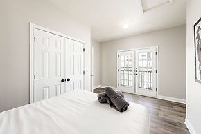 Upstay - 2-home Complex in Govalle for 18ppl