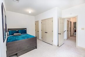 Upstay - 2-home Complex in Govalle for 18ppl