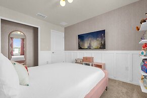 Upstay - Disney Movie Mansion at Windsor Island