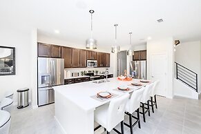 Upstay - 32 Guest Home - Pool Hot Tub and Games