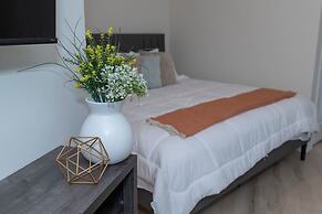 Spacious Studio Apartment Near Botanical Gardens