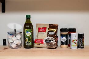 Spacious Studio Apartment Near Botanical Gardens