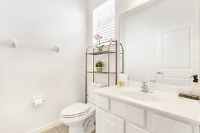 Family Resort Home w Private Pool BBQ Pingpong