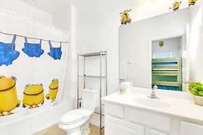 Family Resort Home w Private Pool BBQ Pingpong